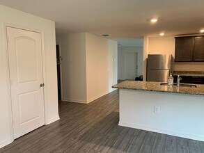 2082 S Chamberlain Blvd in North Port, FL - Building Photo - Building Photo