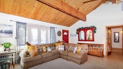 199 Oriole Dr in Big Bear Lake, CA - Building Photo - Building Photo