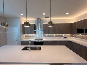 4900 NW 83rd Path in Doral, FL - Building Photo - Building Photo