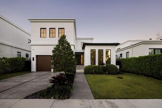 885 NE 76th St in Miami, FL - Building Photo - Building Photo