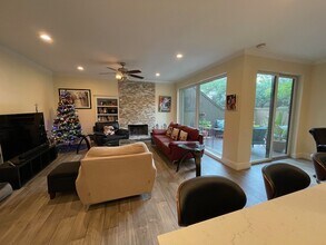107 Litchfield Ln in Houston, TX - Building Photo - Building Photo