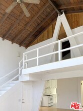 8437 Ridpath Dr in Los Angeles, CA - Building Photo - Building Photo