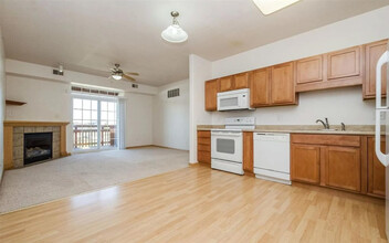 2300 Westlake Rd, Unit #303 in North Liberty, IA - Building Photo - Building Photo