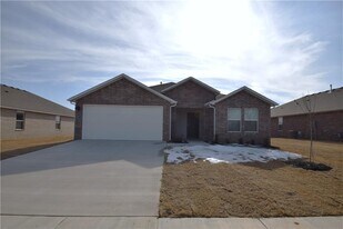 3071 Laredo Ln in Centerton, AR - Building Photo