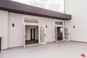 1431 S Sherbourne Dr in Los Angeles, CA - Foto de edificio - Building Photo
