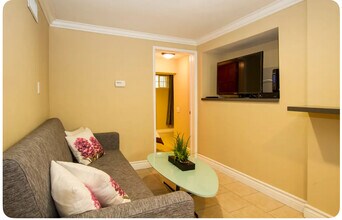 940 Hilldale Ave, Unit 940 Hilldale in West Hollywood, CA - Building Photo - Building Photo