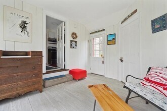 64 Trapelo Rd in Lincoln, MA - Foto de edificio - Building Photo