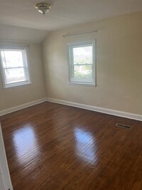 1303 E 35th St photo'