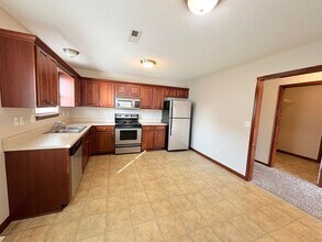 1108 NW Willow Dr in Grain Valley, MO - Building Photo - Building Photo