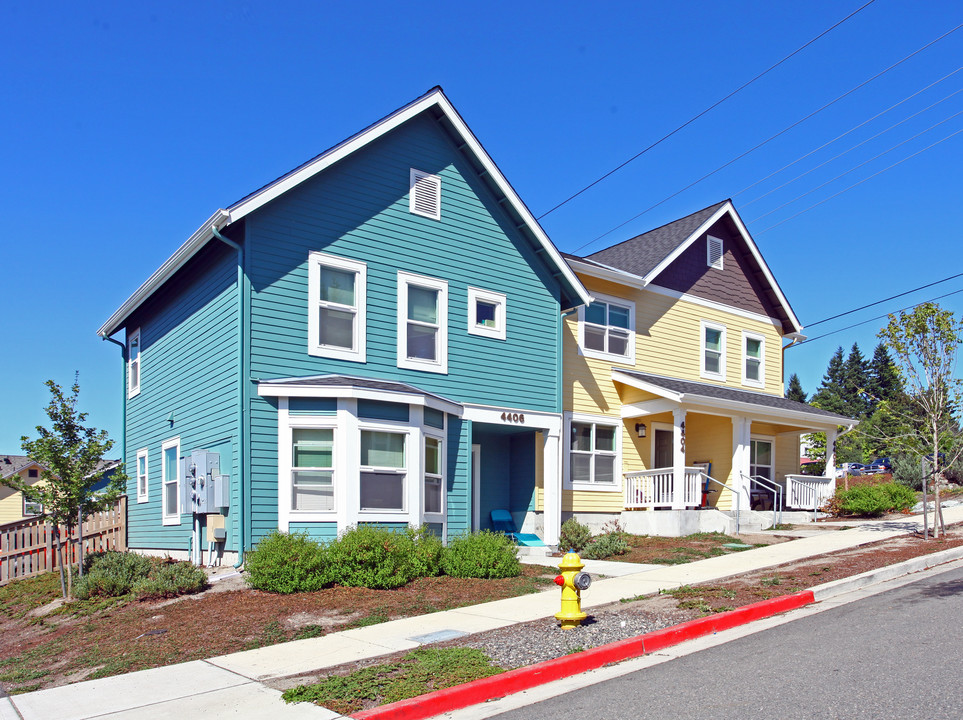 Bay Vista West in Bremerton, WA - Foto de edificio