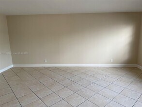 2420 SE 17th St in Fort Lauderdale, FL - Building Photo - Building Photo