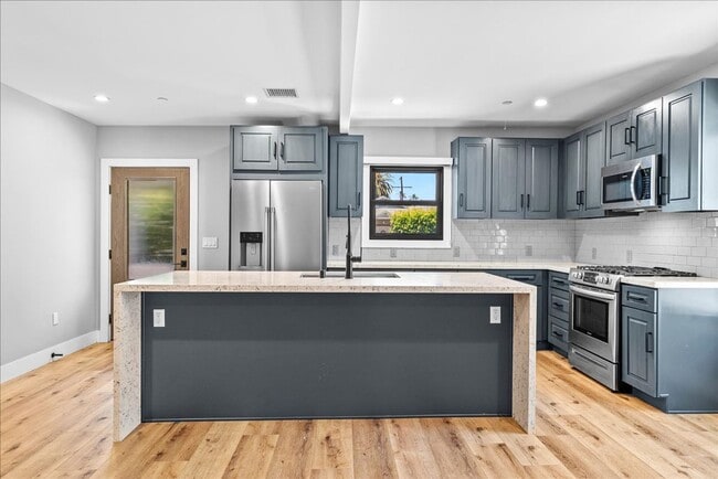 1182 West Blvd in Los Angeles, CA - Building Photo - Building Photo