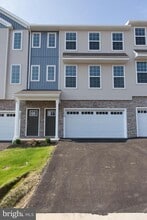 1817 Shady Ln in Mechanicsburg, PA - Building Photo - Building Photo