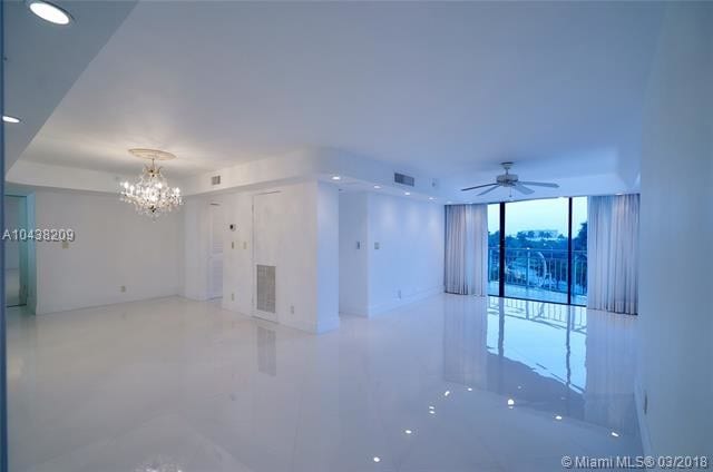2843 S Bayshore Dr-Unit -6D in Miami, FL - Building Photo - Building Photo