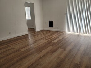 1722 S Barrington Ave, Unit 4 in Los Angeles, CA - Building Photo - Building Photo