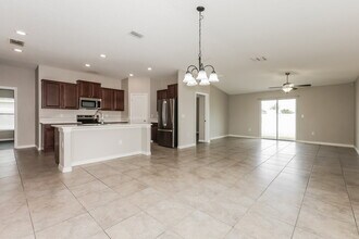 6724 Trent Creek Dr in Ruskin, FL - Foto de edificio - Building Photo