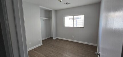 11602 W Charter Oak Rd in El Mirage, AZ - Foto de edificio - Building Photo