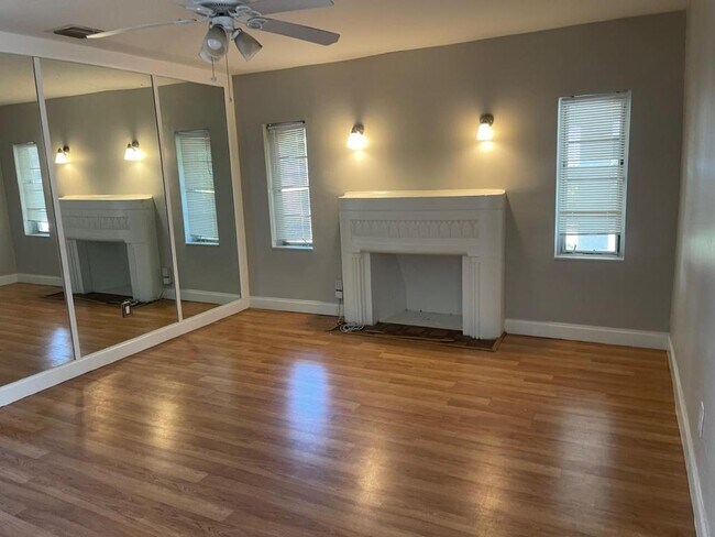 8000 NE 8th Ct in Miami, FL - Building Photo - Building Photo