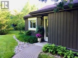 15 Harbour St W in Collingwood, ON - Building Photo