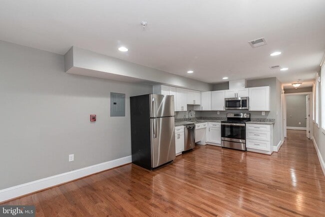 property at 108 W Saratoga St