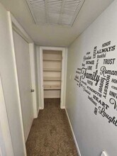 219 N Lawrence St in Charles Town, WV - Building Photo - Building Photo