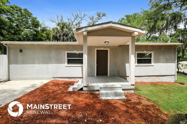 property at 2001 Woodland Dr