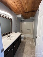 201 S Hoskins Rd in Charlotte, NC - Building Photo - Building Photo
