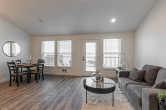 Astoria Waterfront in Astoria, OR - Foto de edificio - Interior Photo