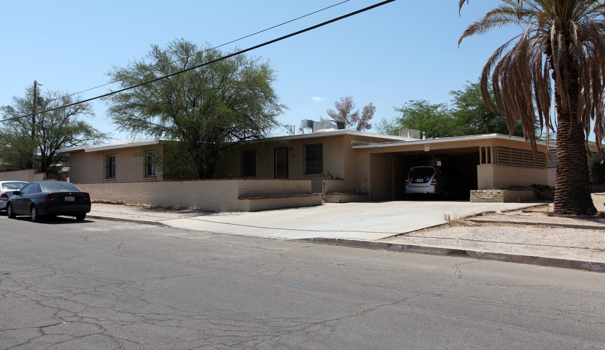 1444 E Adams St in Tucson, AZ - Foto de edificio