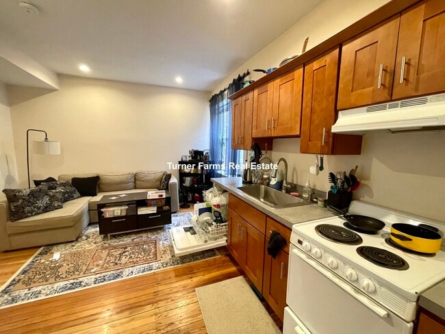 866 Huntington Ave, Unit 8
