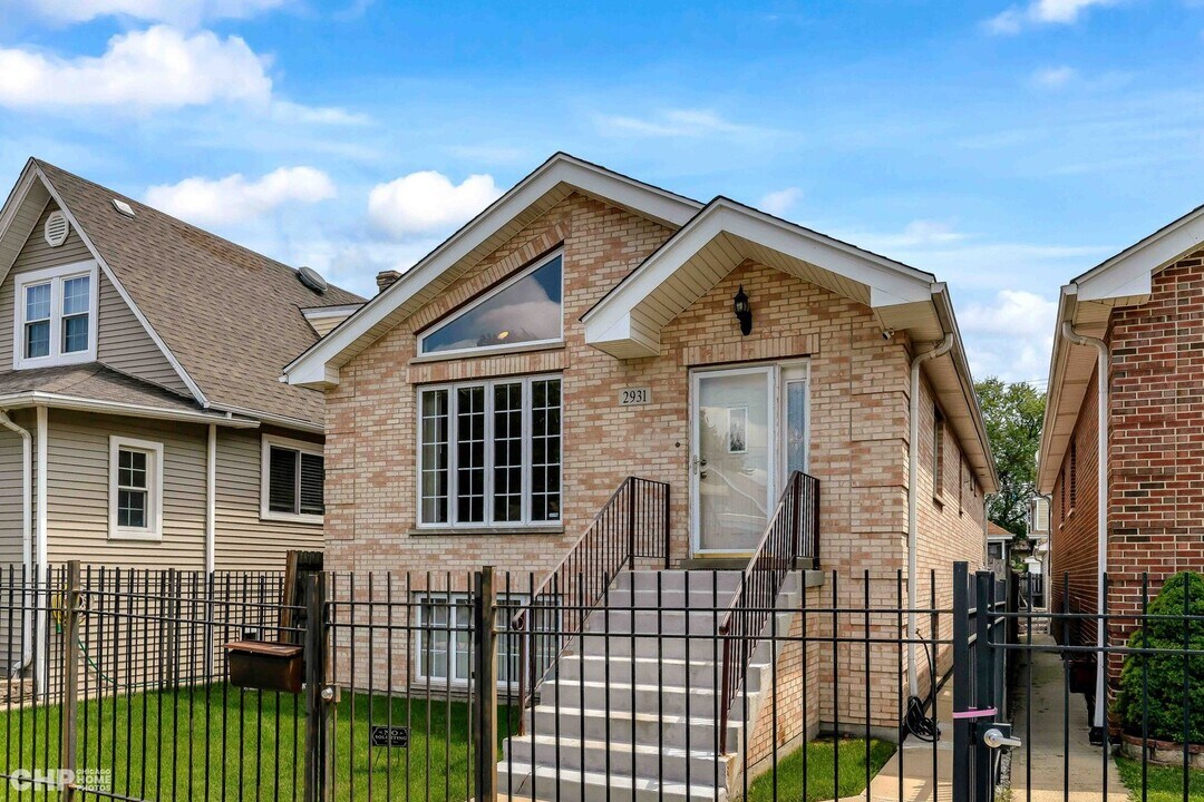 2931 N Rutherford Ave in Chicago, IL - Building Photo