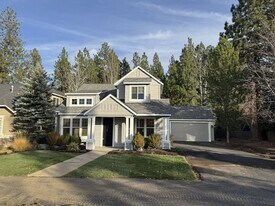 19397 Blue Lake Loop in Bend, OR - Building Photo