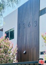 5263 Riverton Ave in Los Angeles, CA - Foto de edificio - Building Photo