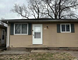407 E Embert Pl in Peoria, IL - Building Photo