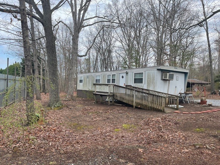 120 Stocks Dr in Taylorsville, NC - Building Photo