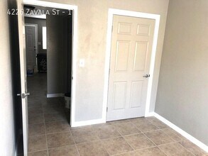 4226 Zavala St in Las Vegas, NV - Building Photo - Building Photo