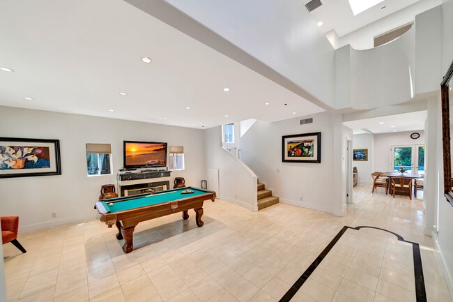 14916 Hesby St in Los Angeles, CA - Building Photo - Building Photo