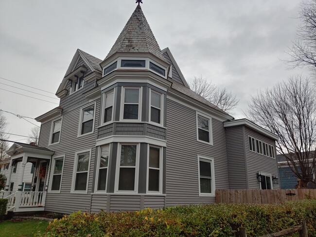 14 Maple St, Unit 2 in Hudson Falls, NY - Building Photo - Building Photo