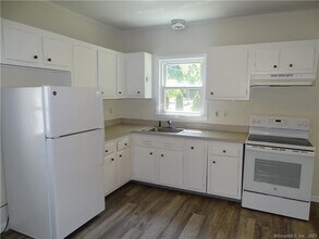 146 Montowese St-Unit -A in Branford, CT - Building Photo - Building Photo