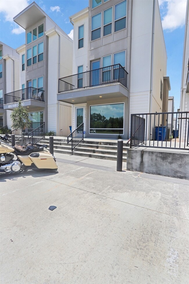 18708 Centro Main St