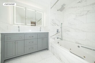 721-725 5th Ave in New York, NY - Building Photo - Building Photo