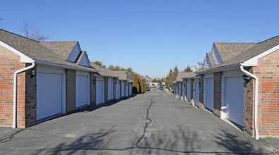 Fairfield Hills North At Farmingville in Farmingville, NY - Foto de edificio - Building Photo