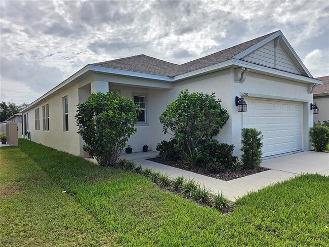 1556 N River Cir in Tarpon Springs, FL - Building Photo - Building Photo