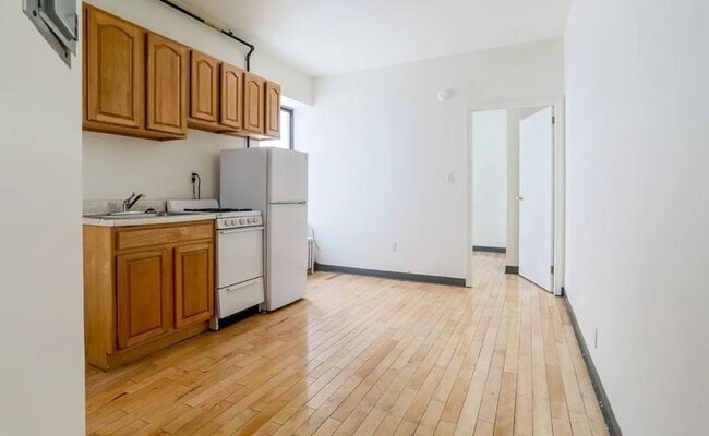 24 E 7th St in New York, NY - Foto de edificio - Building Photo