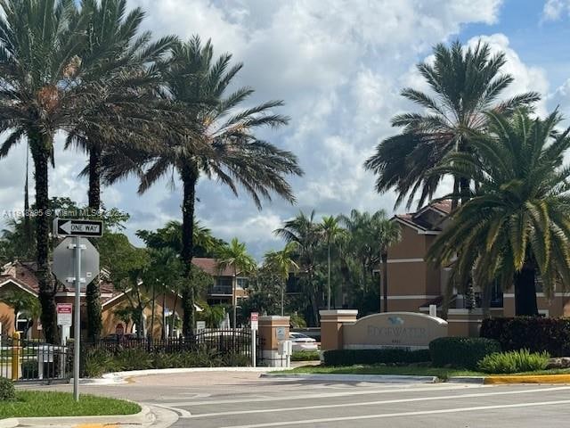 8801 Wiles Rd in Coral Springs, FL - Building Photo - Building Photo