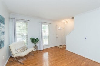 415 Marquis Ave, Unit 105 in Lexington, KY - Foto de edificio - Building Photo