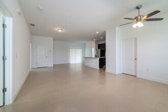 602 Madrid Dr in Poinciana, FL - Building Photo - Building Photo
