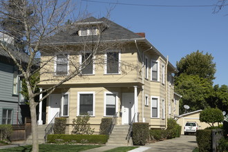 1031-1033 Central Ave in Alameda, CA - Foto de edificio - Building Photo