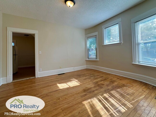 3245 Cedar Ave S in Minneapolis, MN - Building Photo - Building Photo