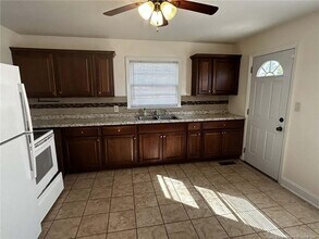 1000 Ivy Rd in Fayetteville, NC - Building Photo - Building Photo